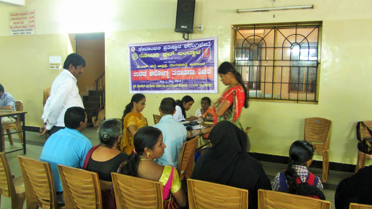 Free medical camp – doctors serving patients